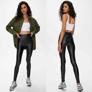 Aritzia Wilfred Free Faux Leather Daria Skinny pants